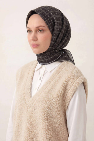 Pamuk Karışımlı Eşarp Siyah Monogram Desen Soft Dokulu Kaymaz 90X90