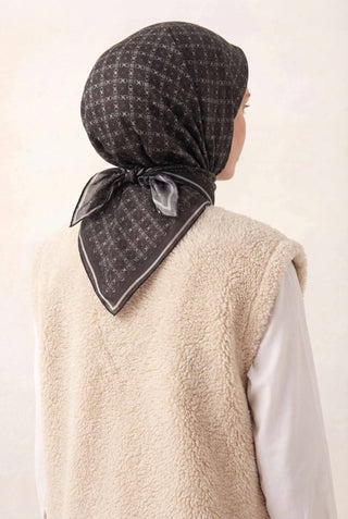 Pamuk Karışımlı Eşarp Siyah Monogram Desen Soft Dokulu Kaymaz 90X90