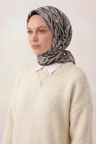 Pamuk Karışımlı Eşarp Gümüş Siyah Zebra Desen Soft Dokulu Kaymaz 90X90