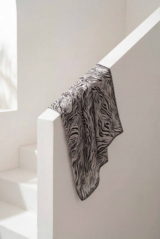 Pamuk Karışımlı Eşarp Gümüş Siyah Zebra Desen Soft Dokulu Kaymaz 90X90