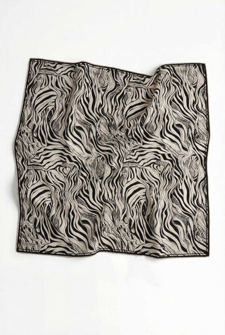 Pamuk Karışımlı Eşarp Gümüş Siyah Zebra Desen Soft Dokulu Kaymaz 90X90