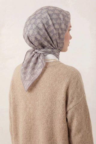 Pamuk Karışımlı Eşarp Uçuk Pudra Geometrik Üçgen Desen Soft Dokulu Kaymaz 90X90