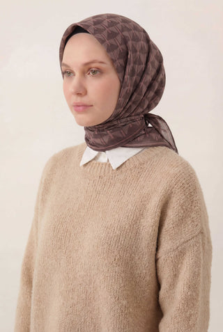 Pamuk Karışımlı Eşarp Acı Kahve Geometrik Üçgen Desen Soft Dokulu Kaymaz 90X90