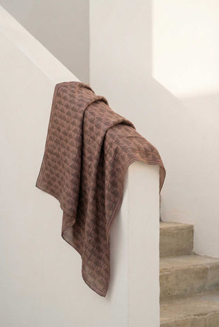 Pamuk Karışımlı Eşarp Acı Kahve Geometrik Üçgen Desen Soft Dokulu Kaymaz 90X90