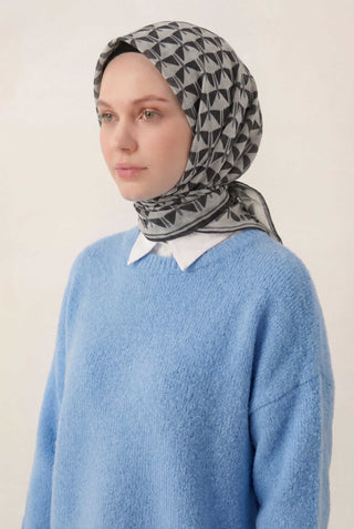 Pamuk Karışımlı Eşarp Gri Geometrik Üçgen Desen Soft Dokulu Kaymaz 90X90 - 463993471203 - | Silk Home