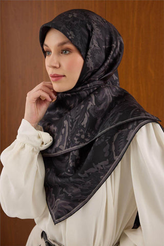 Twill İpek Büyük Boy Eşarp Siyah-Gri Vintage Çiçek Desenli Tok Duruşlu 110X110