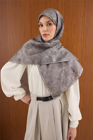 Twill İpek Büyük Boy Eşarp Gri Vintage Çiçek Desenli Tok Duruşlu 110X110