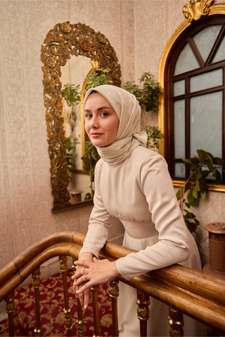 Monogram Pamuk İpek Eşarp Ekru-Krem Tonlu Desenli Tok Duruşlu 90X90 - Monogram Pamuk İpek Eşarp - | Silk Home