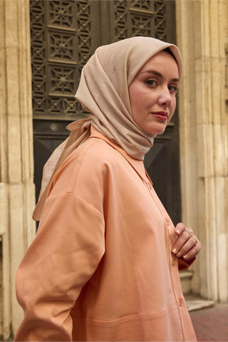 Monogram Pamuk İpek Eşarp Somon Tonlu Desenli Tok Duruşlu 90X90 - Monogram Pamuk İpek Eşarp - | Silk Home