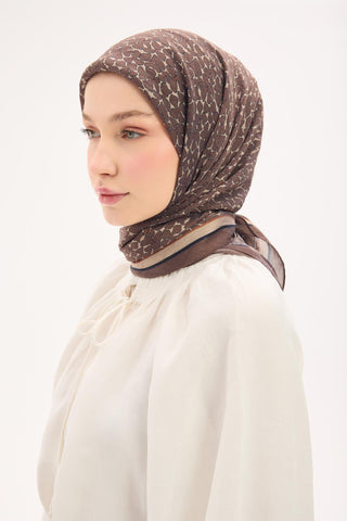 Olinda Eşarp Yonca Desen Koyu Vizon 90x90 - Olinda Eşarp - | Silk Home