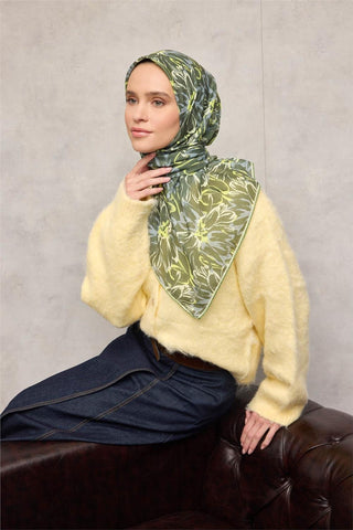 Pamuk Polyester Eşarp Yeşil-Fosfor Sarı Gri Krem Botanik Desenli Soft Dokulu
                Tok Duruşlu 90X90