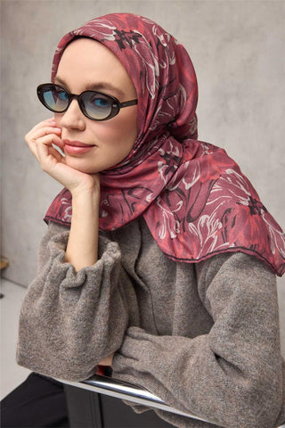 Pamuk Polyester Eşarp Vişne-Krem Siyah Narçiçeği Botanik Desenli Soft Dokulu
                Tok Duruşlu 90X90