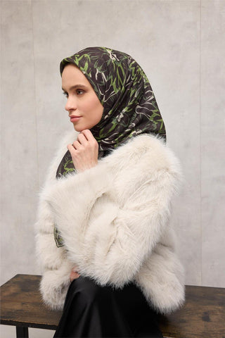 Pamuk Polyester Eşarp Siyah-Haki Yeşil Bej Botanik Desenli Soft Dokulu Tok
                Duruşlu 90X90