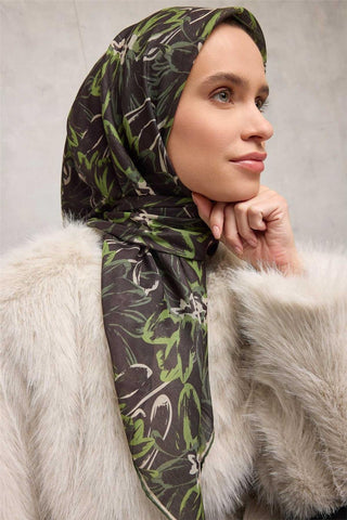 Pamuk Polyester Eşarp Siyah-Haki Yeşil Bej Botanik Desenli Soft Dokulu Tok
                Duruşlu 90X90
