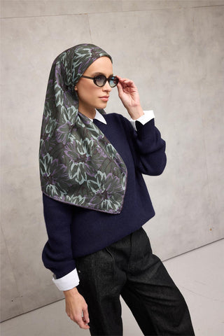Pamuk Polyester Eşarp Kına Yeşili-Eflatun Mor Su Yeşili Botanik Desenli Soft
                Dokulu Tok Duruşlu 90X90