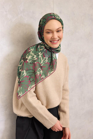 Pamuk Polyester Eşarp Çimen Yeşili-Fuşya Bej Siyah Botanik Desenli Soft Dokulu
                Tok Duruşlu 90X90