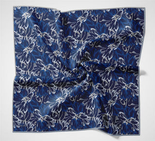 Pamuk Polyester Eşarp Gece Mavisi-Beyaz Saks Taş Botanik Desenli Soft Dokulu
                Tok Duruşlu 90X90