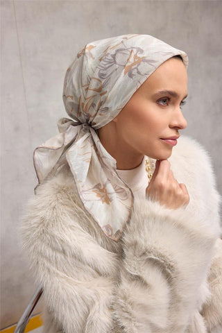 Pamuk Polyester Soft Eşarp Bej Botanik Desenli Tok Duruşlu 90X90 - Soft Eşarp - | Silk Home