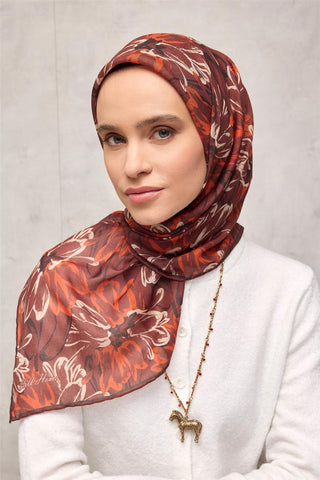 Pamuk Polyester Eşarp Kahverengi-Turuncu Bej Siyah Botanik Desenli Soft Dokulu
                Tok Duruşlu 90X90