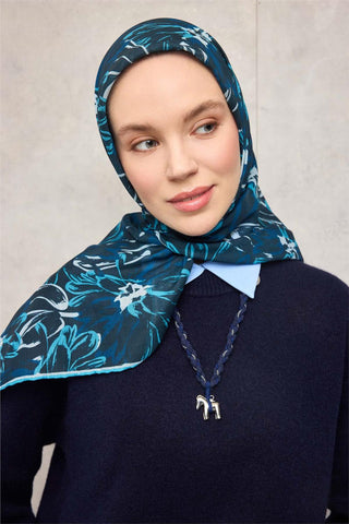 Pamuk Polyester Eşarp Lacivert-Çamgöbeği Beyaz Gece Mavisi Botanik Desenli Soft Dokulu Tok Duruşlu 90X90 - Soft Eşarp - | Silk Home