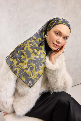 Pamuk Polyester Eşarp Vizon Büyük Papatya Desenli Soft Dokulu Kaymaz 90X90