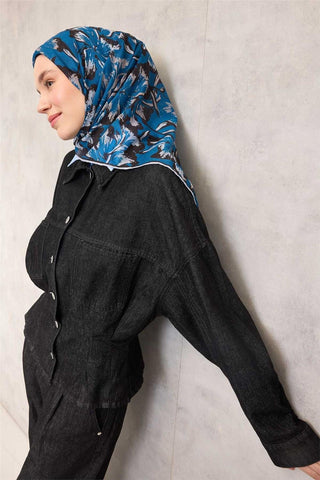 Pamuk Polyester Eşarp Pastel Mavi Büyük Papatya Desenli Soft Dokulu Kaymaz
                90X90