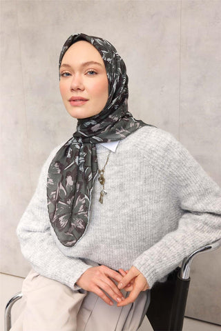 Pamuk Polyester Eşarp Asker Yeşili Büyük Papatya Desenli Soft Dokulu Kaymaz
                90X90