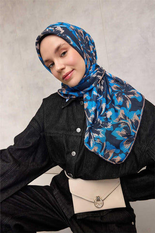 Pamuk Polyester Eşarp Koyu Lacivert Büyük Papatya Desenli Soft Dokulu Kaymaz
                90X90