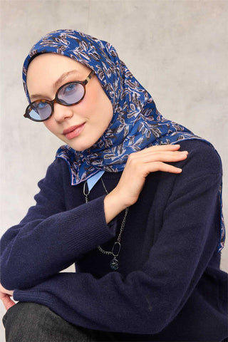 Pamuk Polyester Soft Eşarp Saks Mavisi Çiçek Desenli Kaymaz Dokulu 90X90 - Soft Eşarp - | Silk Home