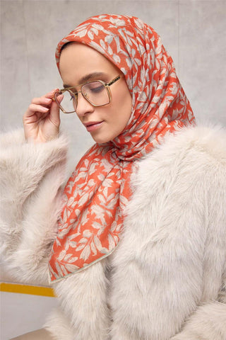 Pamuk Polyester Soft Eşarp Turuncu Çiçek Desenli Kaymaz Dokulu Tok Duruşlu
                90X90