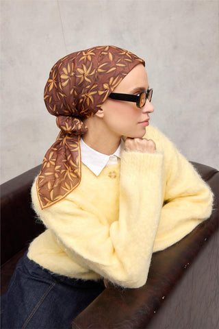 Pamuk Polyester Soft Eşarp Kahverengi Flora Desenli Kaymaz Dokulu 90X90