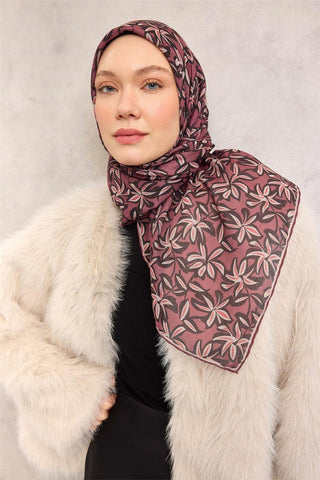 Pamuk Polyester Soft Eşarp Kiremit-Mürdüm Flora Desenli Kaymaz Dokulu 90X90 - Soft Eşarp - | Silk Home