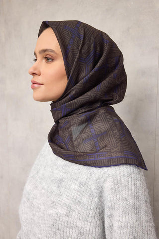 Pamuk Polyester Soft Eşarp Koyu Yeşil Geometrik Desenli Kaymaz Dokulu Tok
                Duruşlu 90X90