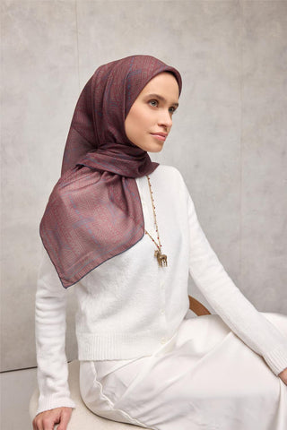 Pamuk Polyester Soft Eşarp Vişne Geometrik Desenli Kaymaz Dokulu Tok Duruşlu
                90X90