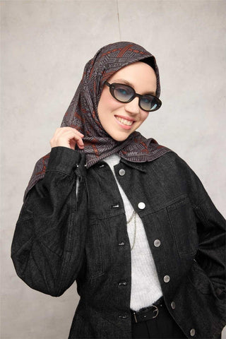 Pamuk Polyester Soft Eşarp Gri Geometrik Desenli Kaymaz Dokulu Tok Duruşlu
                90X90