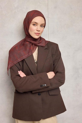 Pamuk Polyester Soft Eşarp Kiremit Geometrik Desenli Kaymaz Dokulu Tok Duruşlu
                90X90