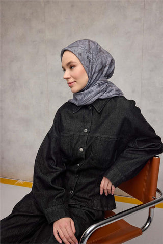 Pamuk Polyester Soft Eşarp Koyu Gri Geometrik Desenli Kaymaz Tok Duruşlu 90X90