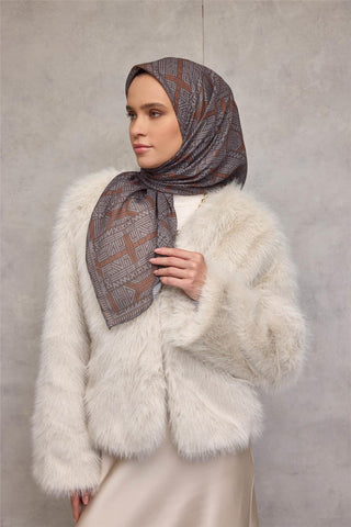 Pamuk Polyester Soft Eşarp Yağ Yeşili Geometrik Desenli Kaymaz Tok Duruşlu
                90X90