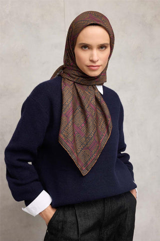 Pamuk Polyester Soft Eşarp Antrasit Geometrik Desenli Kaymaz Dokulu Tok Duruşlu
                90X90