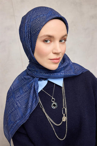 Pamuk Polyester Soft Eşarp Gece Mavisi Geometrik Desenli Kaymaz Tok Duruşlu
                90X90