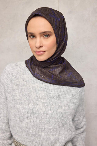 Pamuk Polyester Soft Eşarp Koyu Yeşil Geometrik Desenli Kaymaz Dokulu Tok
                Duruşlu 90X90