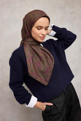 Pamuk Polyester Soft Eşarp Antrasit Geometrik Desenli Kaymaz Dokulu Tok Duruşlu
                90X90