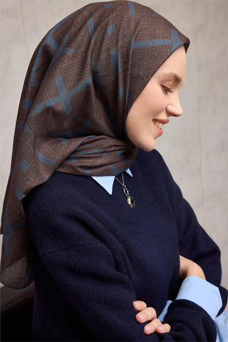 Pamuk Polyester Soft Eşarp Açık Kahverengi Geometrik Desenli Kaymaz Dokulu Tok
                Duruşlu 90X90