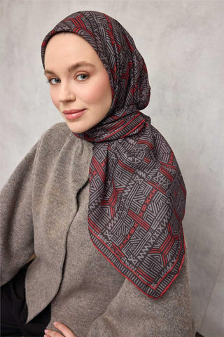 Pamuk Polyester Soft Eşarp Kömür Siyahı Geometrik Desenli Kaymaz Dokulu Tok
                Duruşlu 90X90