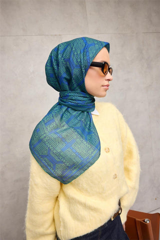 Pamuk Polyester Soft Eşarp Koyu Lacivert Geometrik Desenli Kaymaz Tok Duruşlu 90X90 - Soft Eşarp - | Silk Home