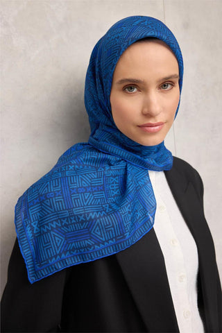 Pamuk Polyester Soft Eşarp Lacivert Geometrik Desenli Kaymaz Tok Duruşlu 90X90 - Soft Eşarp - | Silk Home