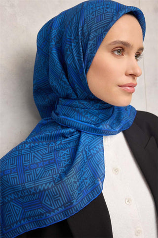 Pamuk Polyester Soft Eşarp Lacivert Geometrik Desenli Kaymaz Tok Duruşlu 90X90 - Soft Eşarp - | Silk Home