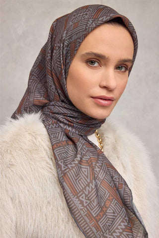Pamuk Polyester Soft Eşarp Yağ Yeşili Geometrik Desenli Kaymaz Tok Duruşlu 90X90 - Soft Eşarp - | Silk Home
