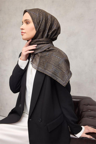 Pamuk Polyester Soft Eşarp Yağ Yeşili Geometrik Desenli Kaymaz Dokulu Tok
                Duruşlu 90X90