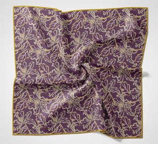 Pamuk Polyester Soft Eşarp Violet Zemin Krem-Hardal Lilyum Desenli Kaymaz Tok
                Duruşlu 90X90